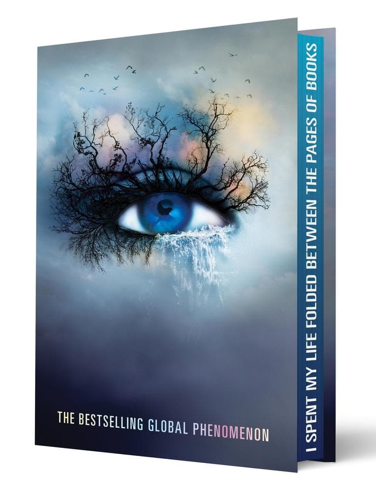 Shatter Me Collector's Deluxe Limited Edition