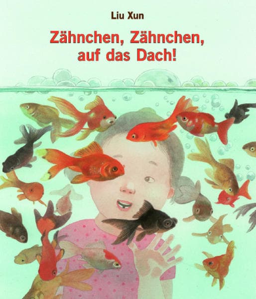 Zähnchen, Zähnchen, auf das Dach!: Das Ritual, den verlorenen Zahn auf das Dach des Hauses zu werfen, damit das Kind groß und stark wird, wirkt beruhigend.. Bilderbuch